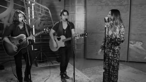 Jana Kramer - "Circles" | Live Acoustic Performance