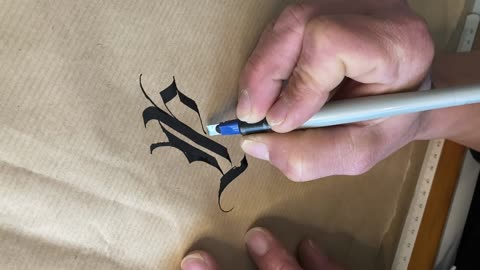 Calligraphy uppercase blackletter R