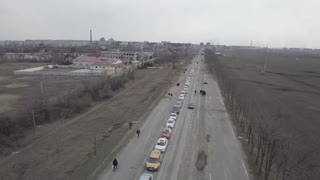 Drone shows queues as civilians try to leave Mariupol