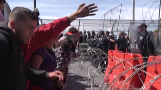 Hundreds in Mexico break police barricade on US border