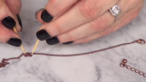 How to untangle chain necklaces I Home Hacks & Remedies