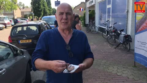 In de rij voor nieuwe haring in Waalwijk