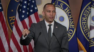 Rep. Jeffries calls Republican hearings a “clown show” and makes accusations against RFK Jr.