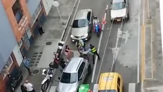 Video: Conductor y alférez protagonizaron una riña en el centro de Bucaramanga