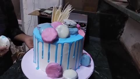 Simple Macaron Drip Cake Design _ Macaron Drip Cake Recipe _Macaron Drip Cake #cakedesign #cakes