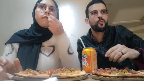 تحدي اكل البيتزا