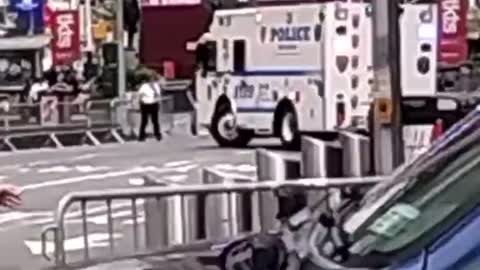 EXCLUSIVE: TIMES SQAURE SUSPICIOUS PACKAGE NYC EVACUATED