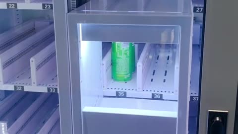 Drink vending machine with elevator , Middle pick up machine