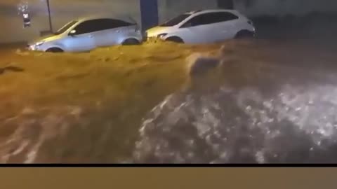 Forte chuva provoca alagamentos, queda de árvore e danos em rodovias na Bahia