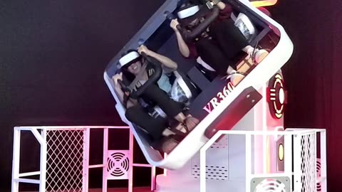 360VR roller coaster simulator, you can experience the real thrill with VR glasses.