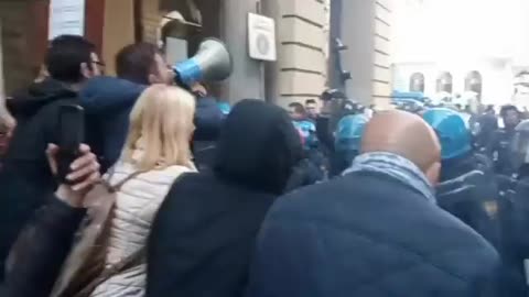 Italians chants ASSASSIN by seeing Prime Minister Mario Draghi
