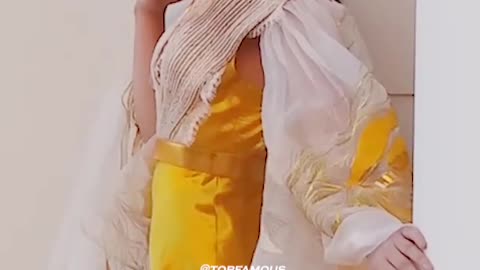 Kriti Sanon Modeling WhatsApp Status