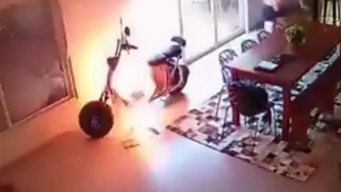 Another electric bike caught fire during charging