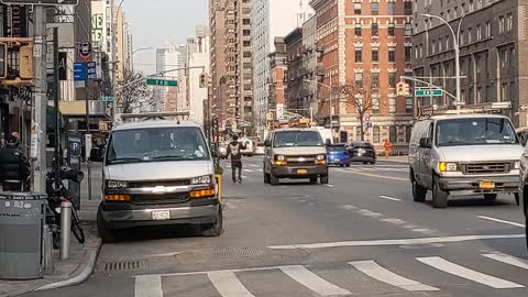 Dude Walks In The Middle of NYC Street as Cars Almost Hit Him