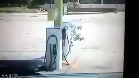 Accident in a gas station with a horse