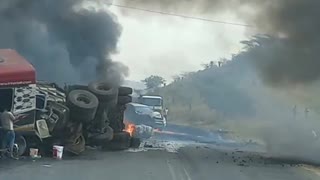 Two injured in multiple vehicle pile up in northern KZN