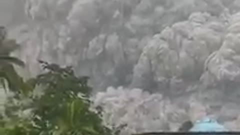 Esplode violentemente il vulcano Semeru in Indonesia - 04-12-2021