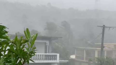 Siêu bão Kiko bắt đầu tàn phá đảo Sabtang của Batanes
