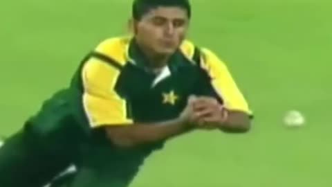 Dropped catch, SIX and Out (Bowled) - Clean Bowled | Waqar Younis, Abdul Razzaq, Mark Boucher_