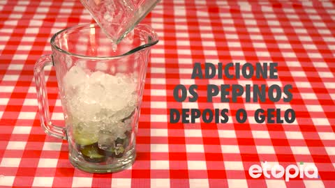 Refrescante limonada com pepino