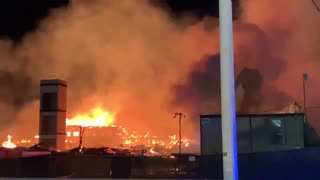 Las Vegas apartment building completely burns to the ground