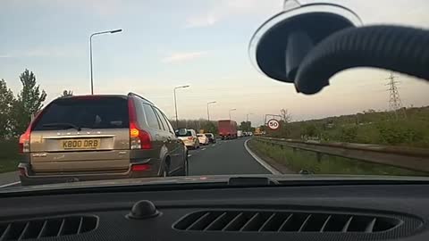Clueless driver takes up two lanes of traffic