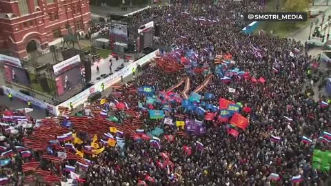 Referendum Donetzk, people in Moscow celebrate