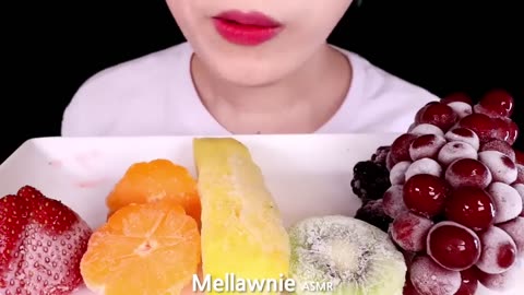 ASMR FROZEN FRUITS EATING KIWI, GRAPE, PINEAPPLE, STRAWBERRY, BLACKBERRY