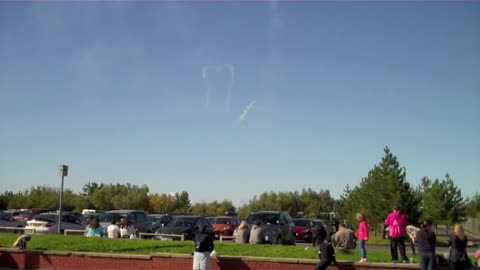 Jets Draw Odd Picture in the Sky