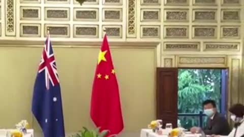 Chinese Foreign Minister meets Australian Foreign Minister Huang Yingxian