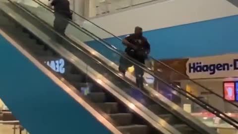 🚨#BREAKING: Reports of an active shooter at Mall of America