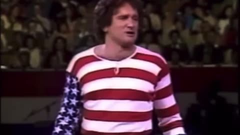 Robin Williams as the American flag