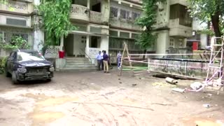 Car swallowed by Mumbai sinkhole