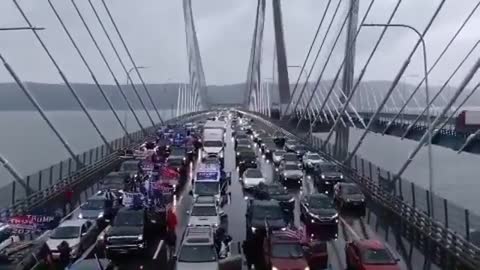 Massive 2500 car Trump parade on Tappan Zee bridge New York