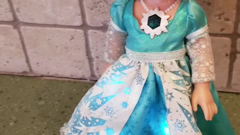 Frozen Snow Glow Elsa Singing Lights Flashing DOLL Let It Go! Bilingual