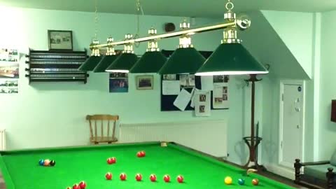 Player Performs Amazing 'Round The World' Snooker Trick Shot