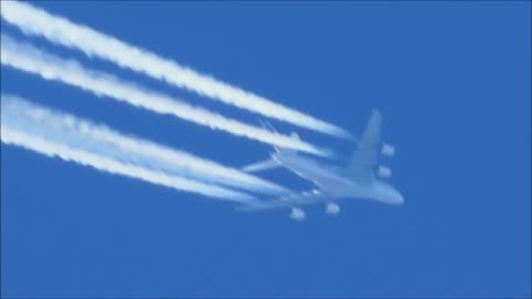 Chemtrail/SRM Aircraft..levitating-nano-particles Geoengineering. Alan Watt.