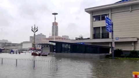 Metro station floods in China's Changsha city
