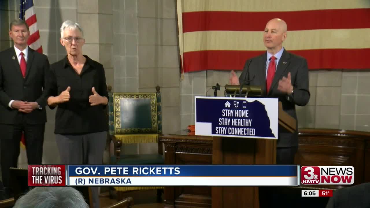 State workers deliver 1,700 petitions to Gov. Ricketts