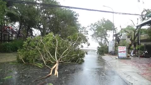 Vietnam- Strong waves, winds, flooding ahead of Typhoon Molave landfall