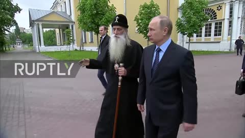 Russia: Coo-Coo! - Putin blanked by pigeon at Spiritual Centre