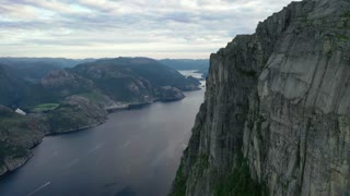 Drone captures Astonishing Footage from the Mountain