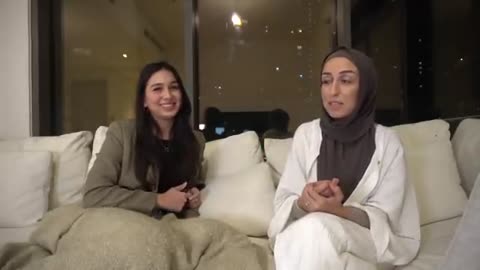 Impressive discussion between hijabi and non hijabi