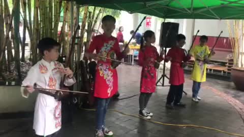 Vietnamese erhu ensemble