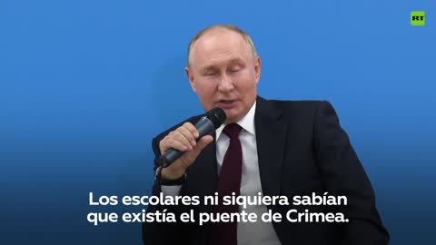 Putin:gli scolari ucraini pensavano che il ponte di Crimea fosse un falso.gli studenti ucraini credevano che il Ponte di Crimea fosse un "falso" e non sapevano nemmeno che un tempo i due Paesi facevano parte dello stesso governo.
