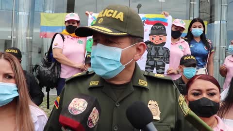 Muestras de solidaridad entre Policía y Civiles en otro día de paro en Bucaramanga