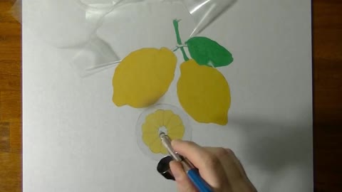 Draw the outline of the lemon
