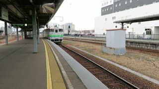 JR Hokkaido Diesel car arriving