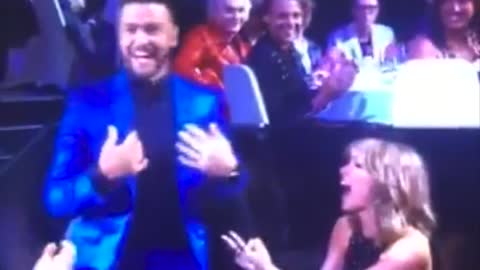 Justin Timberlake and Taylor Swift freaking out at the award show - 2015 iHeartRadio Music awards