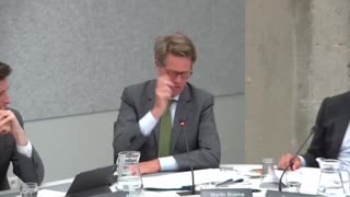 Martin Bosma CONFRONTEERT minister! 'Klimaat-activisten worden poeslief behandeld!'